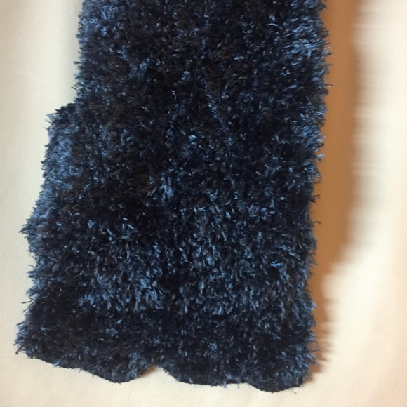 🎉LAST CALL🎉 Navy Fluffy Scarf - Picture 2 of 3