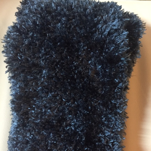 🎉LAST CALL🎉 Navy Fluffy Scarf - Picture 3 of 3