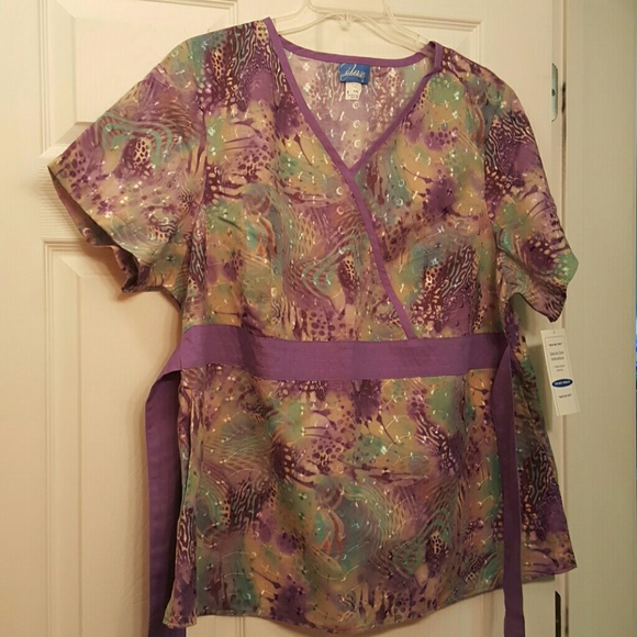 NWT Elan scrub top