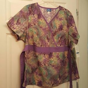 NWT Elan scrub top