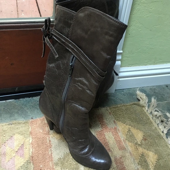 Boot - Picture 2 of 3