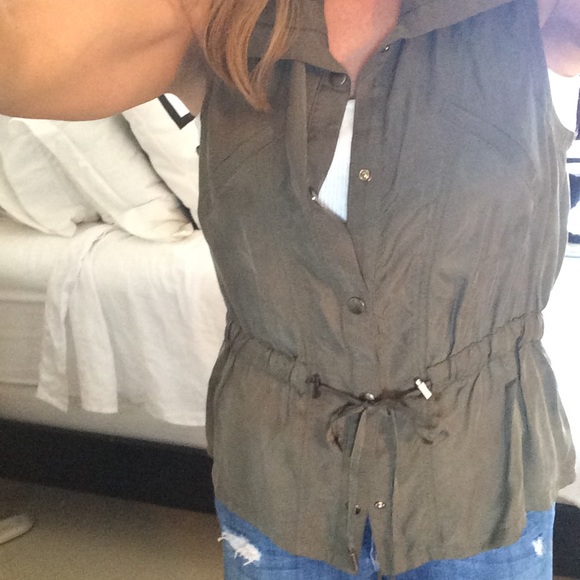 Army green snap front tie waist utility vest M - Picture 3 of 3