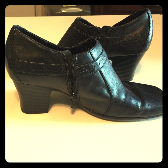Clarks leather dress shoes