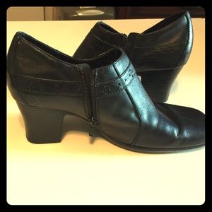 Clarks leather dress shoes