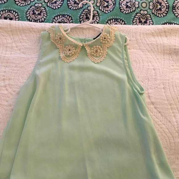 Beautifully embroidered Peter Pan collard shirt. - Picture 1 of 1