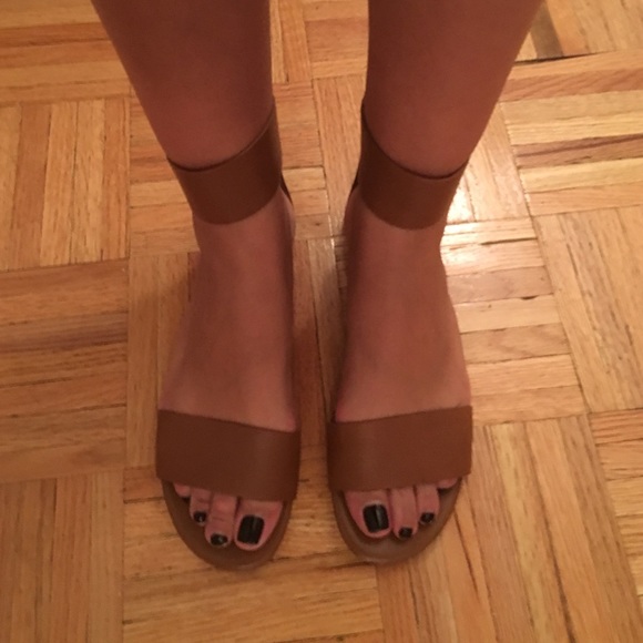 Michael Michael Kors luggage color sandals sz 9
