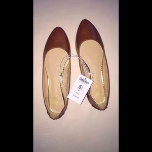 MOSSIMO FLATS NWT