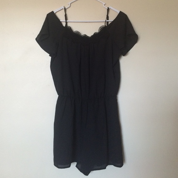 GORGEOUS Off The Shoulder Black Romper 🎀