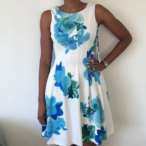 !!SALE!! Calvin Klein floral dress w/ pockets