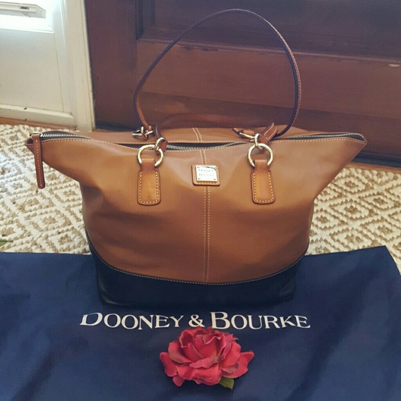 Dooney & Bourke Handbags - 💙HP💙Exquisite Dooney & Bourke Tote