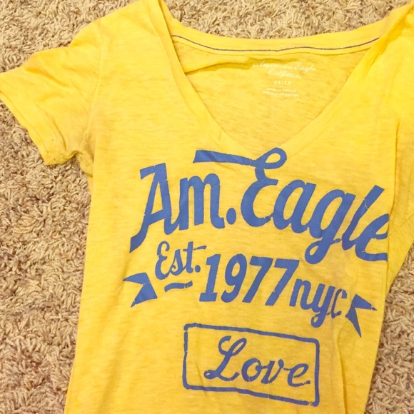 SOLD AE V-neck XS