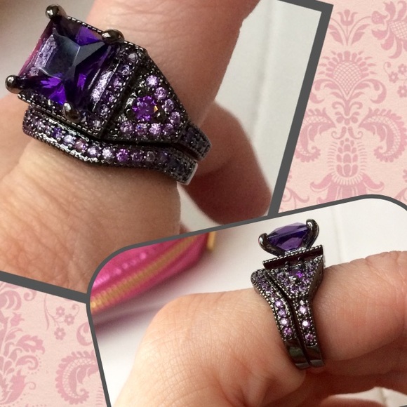 NWOT Ring set in black gold/.925 filled - Picture 2 of 4