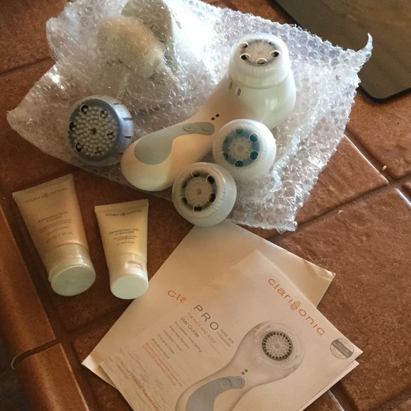 ⚡️BRAND NEW CLARISONIC PRO for face and body⚡️