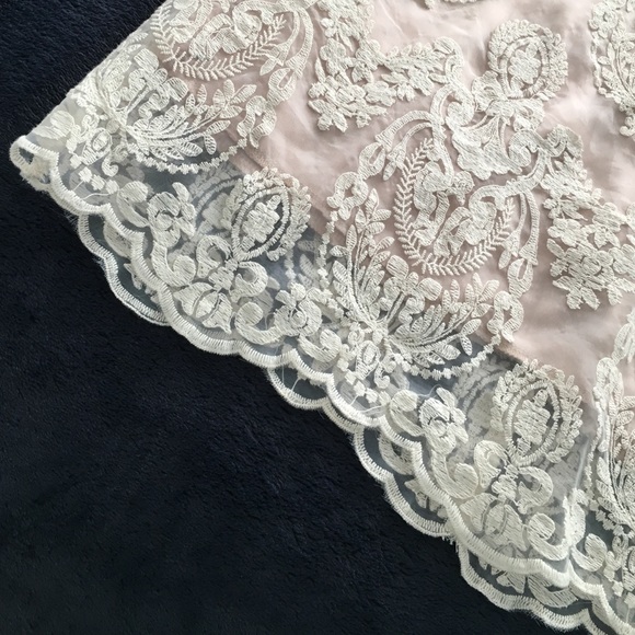 GORGEOUS LACE DRESS - Picture 2 of 4