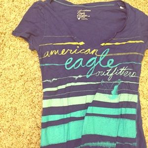 SOLD AE v-neck small