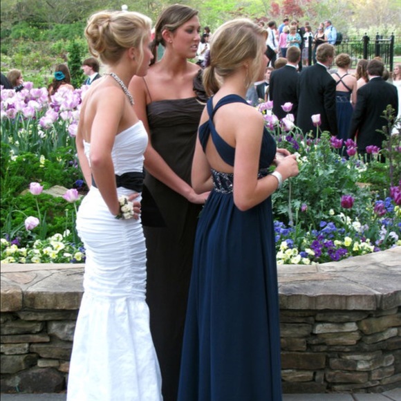 evening gown - Picture 2 of 4