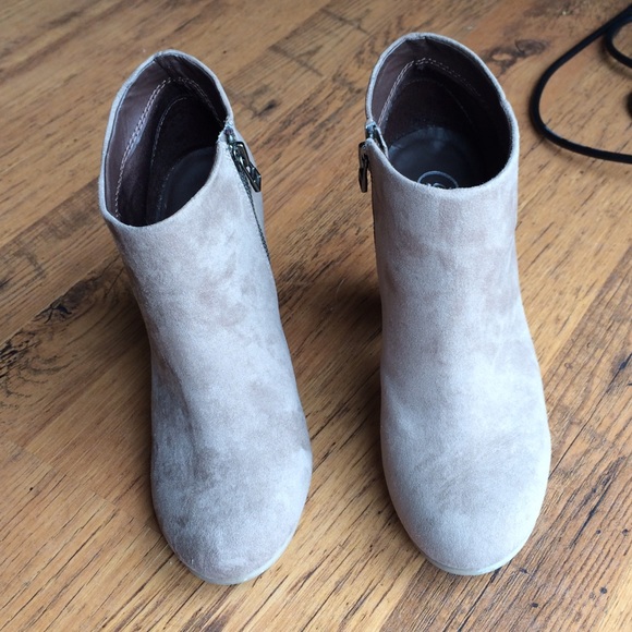 Beautiful suede taupe candies booties - Picture 2 of 4