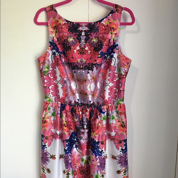 Liz Claiborne Dresses & Skirts - Liz Claiborne floral dress
