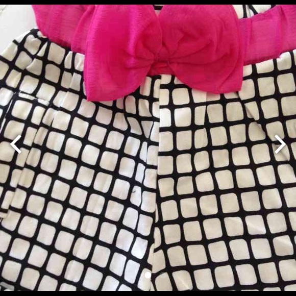 High waisted cute shorts with bow. - Picture 2 of 3