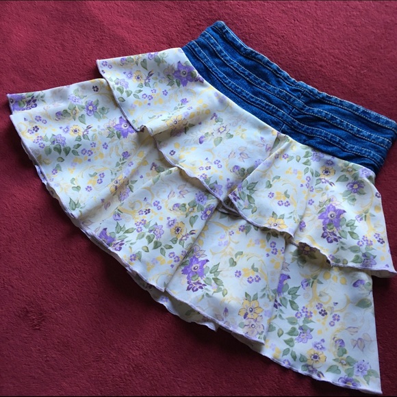 Adorable Spring Skirt 🌷 - Picture 2 of 4
