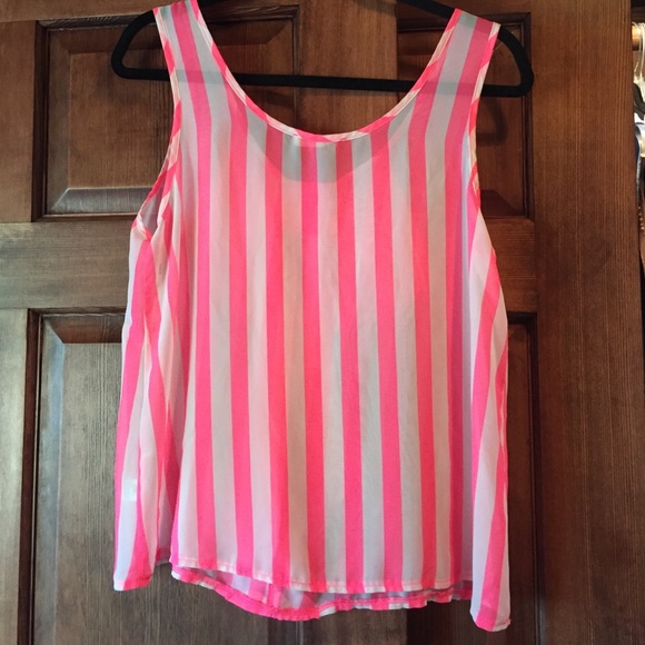 Pink and white bow tank top - Picture 3 of 3