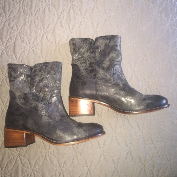 diba true snakeskin booties