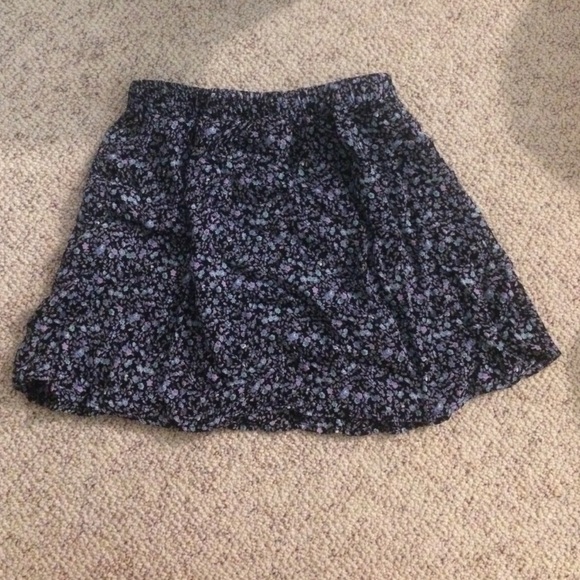 Brandy Melville Dresses & Skirts - Brandy Melville floral skirt