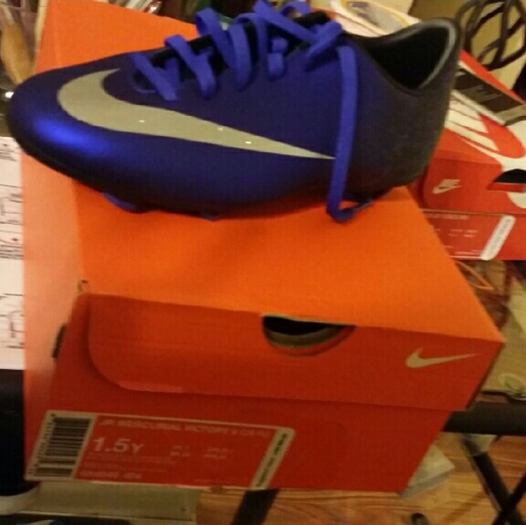 Soccer cleats - Picture 1 of 1