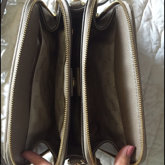 Michael Kors cross body purse - Picture 2 of 2