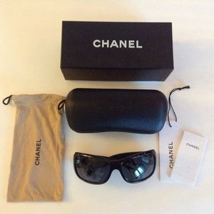 Authentic Chanel Black sunglasses w/ case & pouch