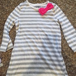 Long sleeve top perfect for leggings