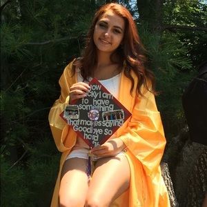 Meet your Posher, Kayla