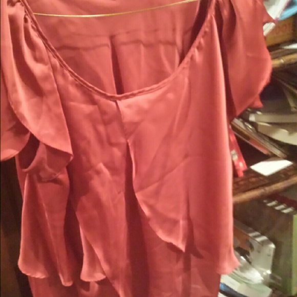 Violet and Claire 2x silky ruffle top