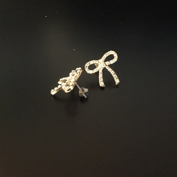 Gold colored bow earrings from Francesca's - Picture 2 of 2