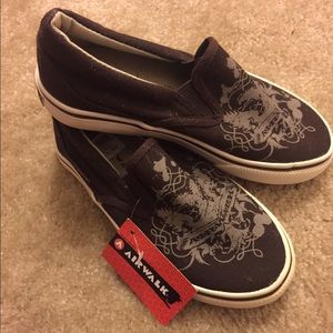 Brand new pair of Airwalk shoes!