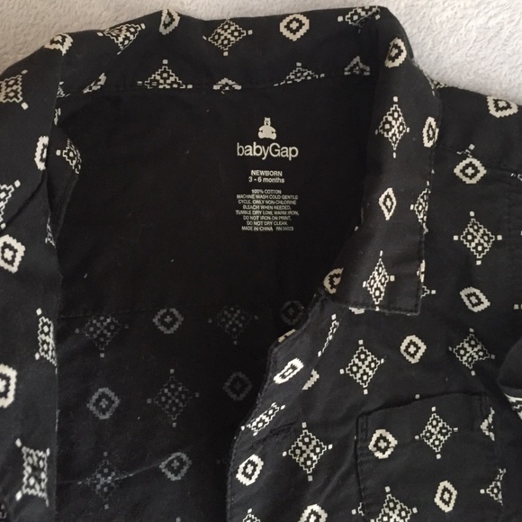 Cutest baby gap shirt! - Picture 2 of 4
