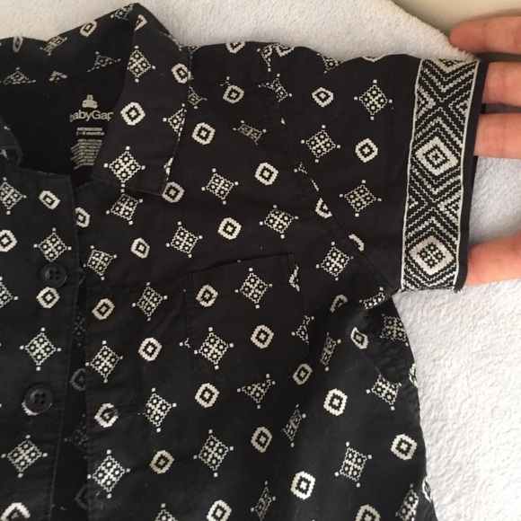 Cutest baby gap shirt! - Picture 3 of 4
