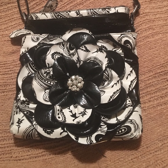 Cute cross body purse! - Picture 1 of 4