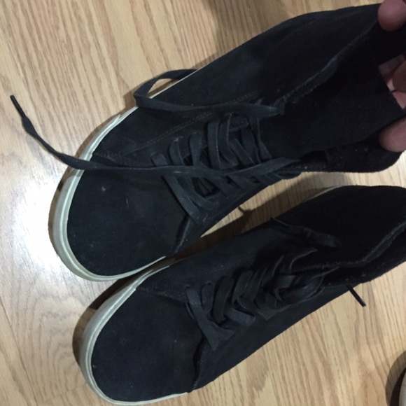 Supra skateboarding shoes fair condition.