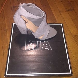 Grey high heels ❤️