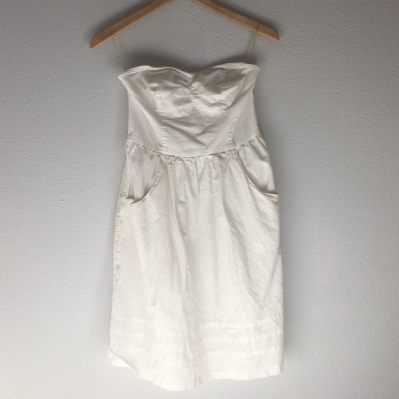 Little white strapless dress 🐚 size small