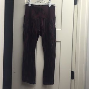 ❗️ONE DAY SALE❗️Lululemon cropped legging. Size 6.