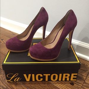 Pour La Victoire Irina Burgundy Suede Size 6 Pumps
