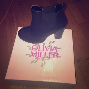 Black heel booties 💖