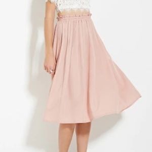 Baby pink pleated A-line skirt.