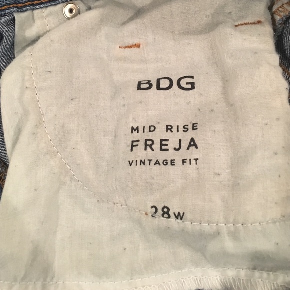 High rise jean shorts. Size 28 - Picture 2 of 2