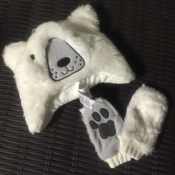Toddler hat and mitten set
