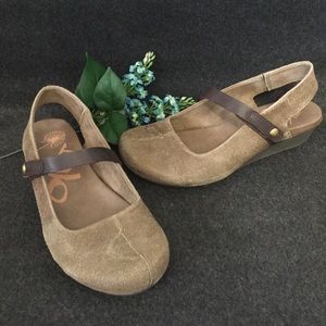 Awesome OTBT Mary Janes