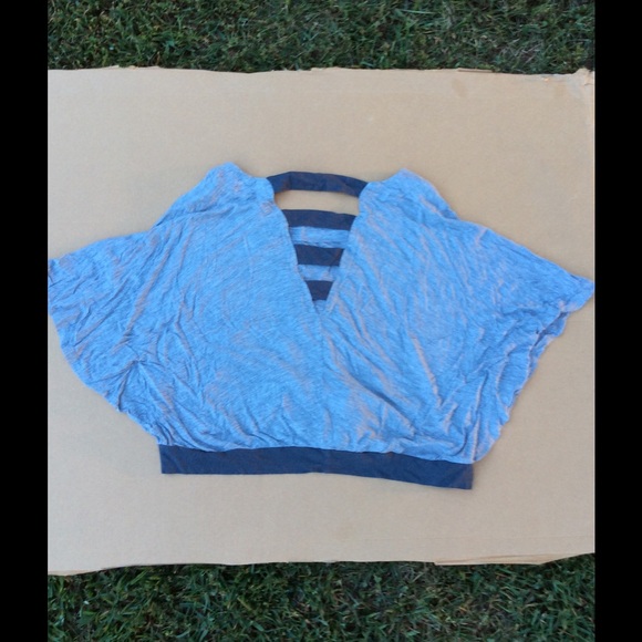 Butterfly sleeve top with open back detail - Picture 3 of 4