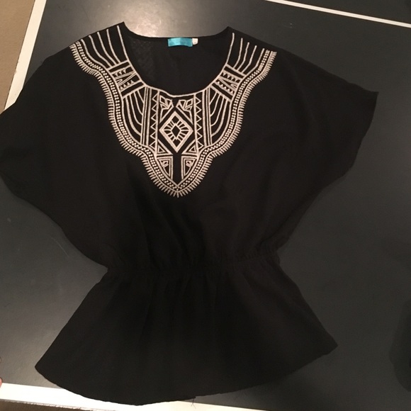 Black top from Francesca's. Cinches at the waste - Picture 1 of 1